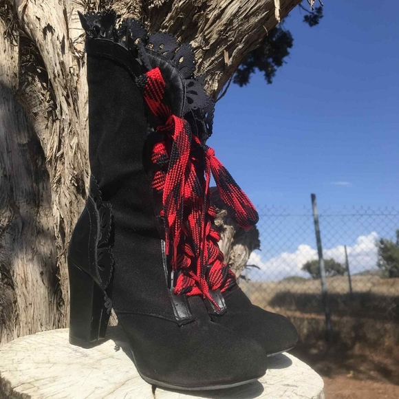 Black High Length Heels With Red Lace Up Womens Size 6 - Picture 1 of 8